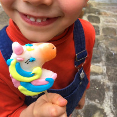 La sucette géante licorne