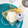 Petit savon fleur dans son pochon personnalisé