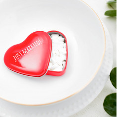 La boite coeur rouge et ses minis bonbons